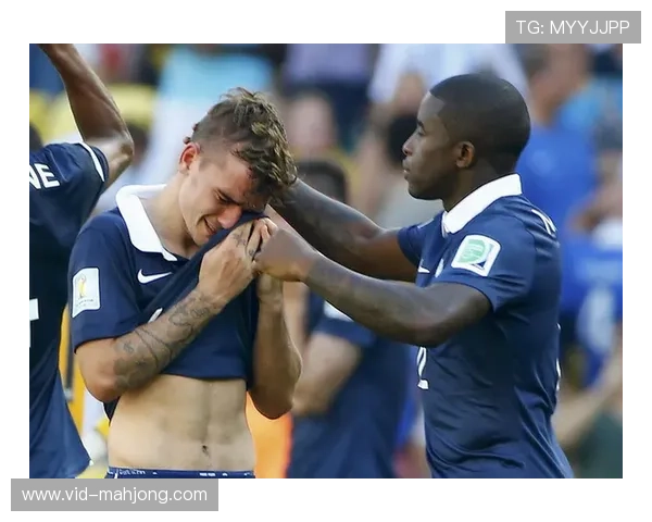 “戈登点射破门后伤退，纽卡锋线再减员影响下半场战术部署”