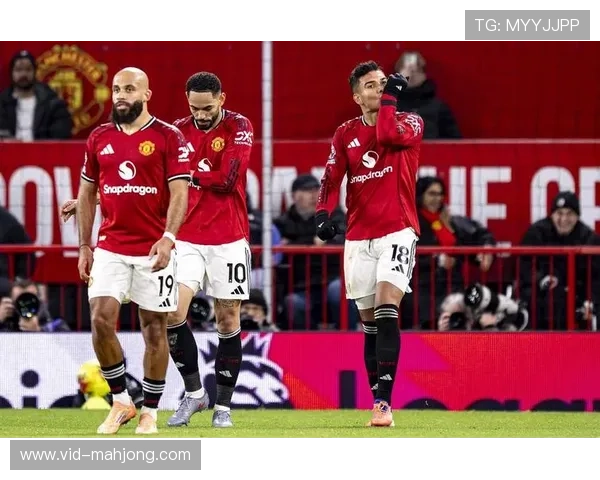 半场战报：维拉1-0曼联，布恩迪亚助攻沃特金斯破门