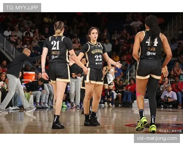 自由人队飞赴欧洲进行季前集训，斯图尔特与队友磨合新战术